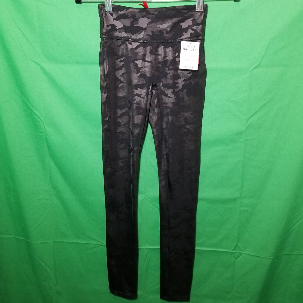 SPANX Faux Leather Black Camo Leggings Womens XS Activewear Loungewear Retro NWT